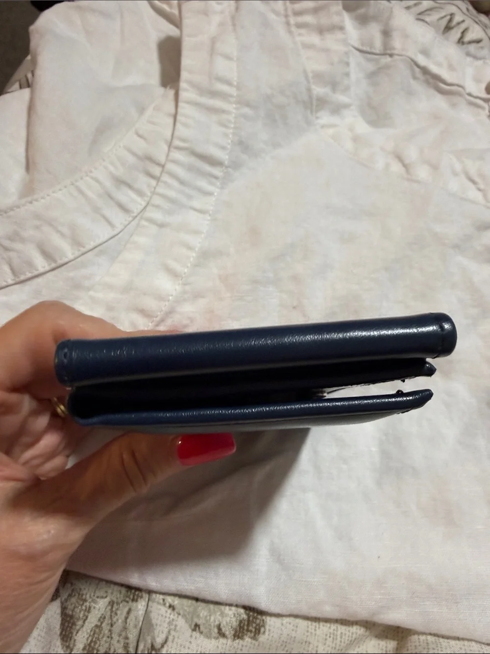 New Men's Navy Leather Wallet -Style ID front, cash middle & 6 credit card slots